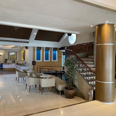 Circle Inn Hotel And Suites Bacolod Exterior foto