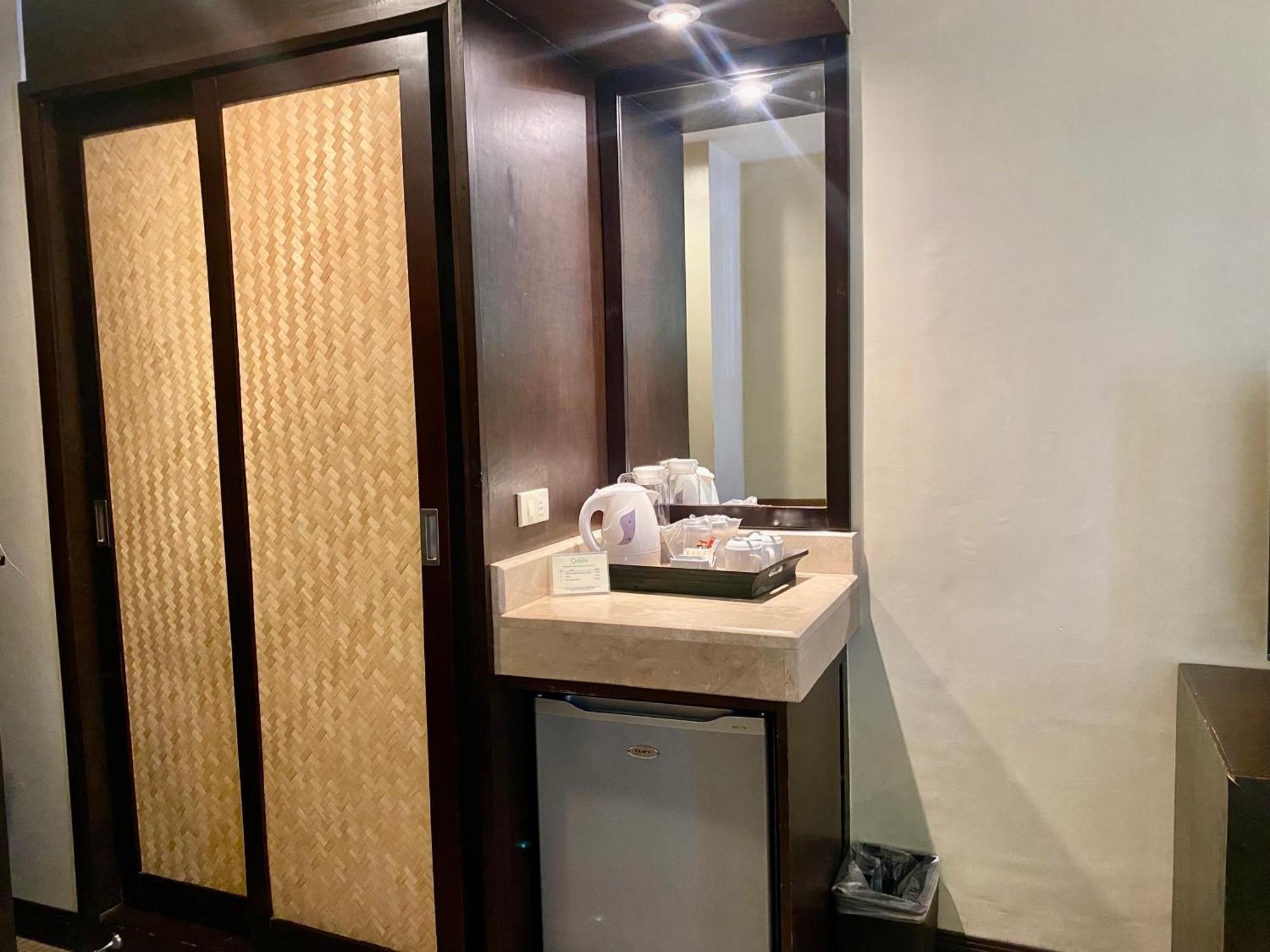 Circle Inn Hotel And Suites Bacolod Exterior foto