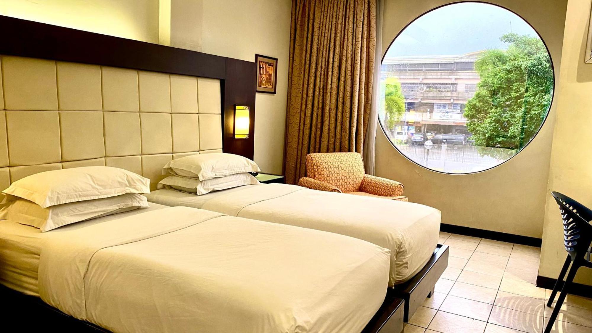Circle Inn Hotel And Suites Bacolod Exterior foto